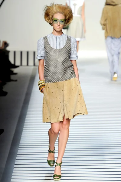 Look 30